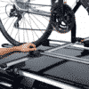 Porte-vélos de toit avec un vélo